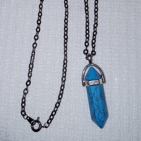 Blue crackled Crystal Point Pendant Necklace - Picture 1 of 2